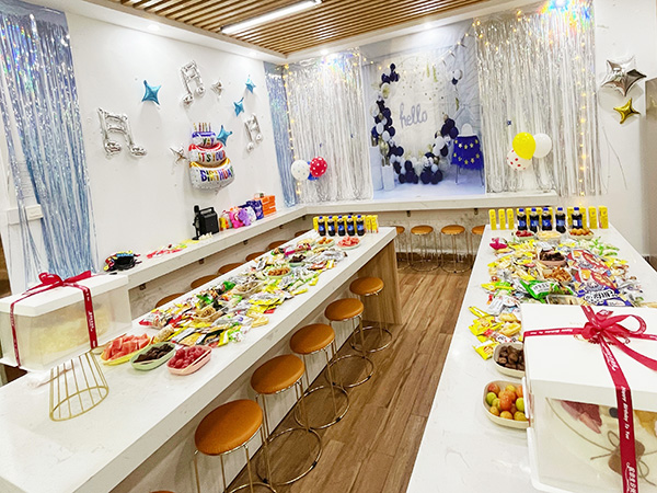Far East Excellent Technology held May birthday party for employees